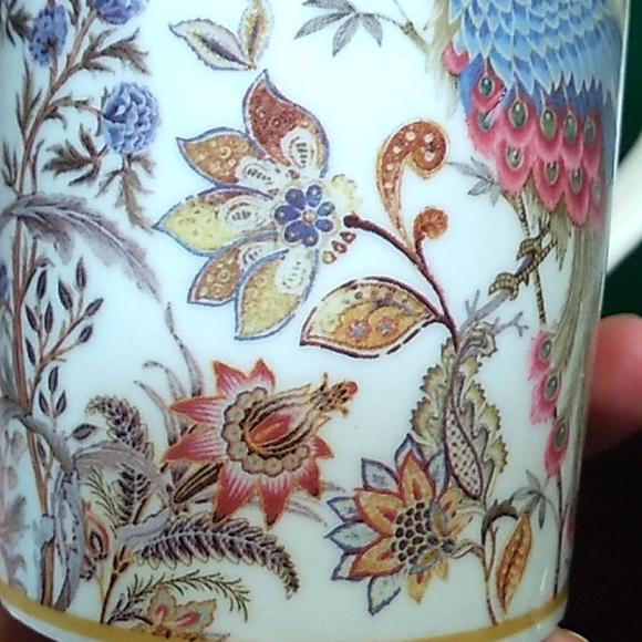 Beautiful Delton Fine Porcelain Mug with Porcelain Spoon - Picture 5 of 8